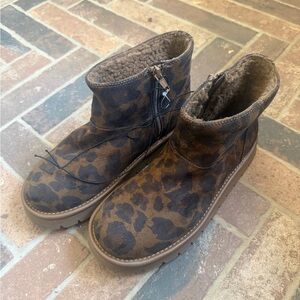 Universal Thread Brown Leopard Print Ankle Boots